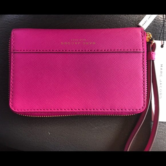Marc Jacobs Handbags - Marc Jacobs Saffiano wallet/wristlet